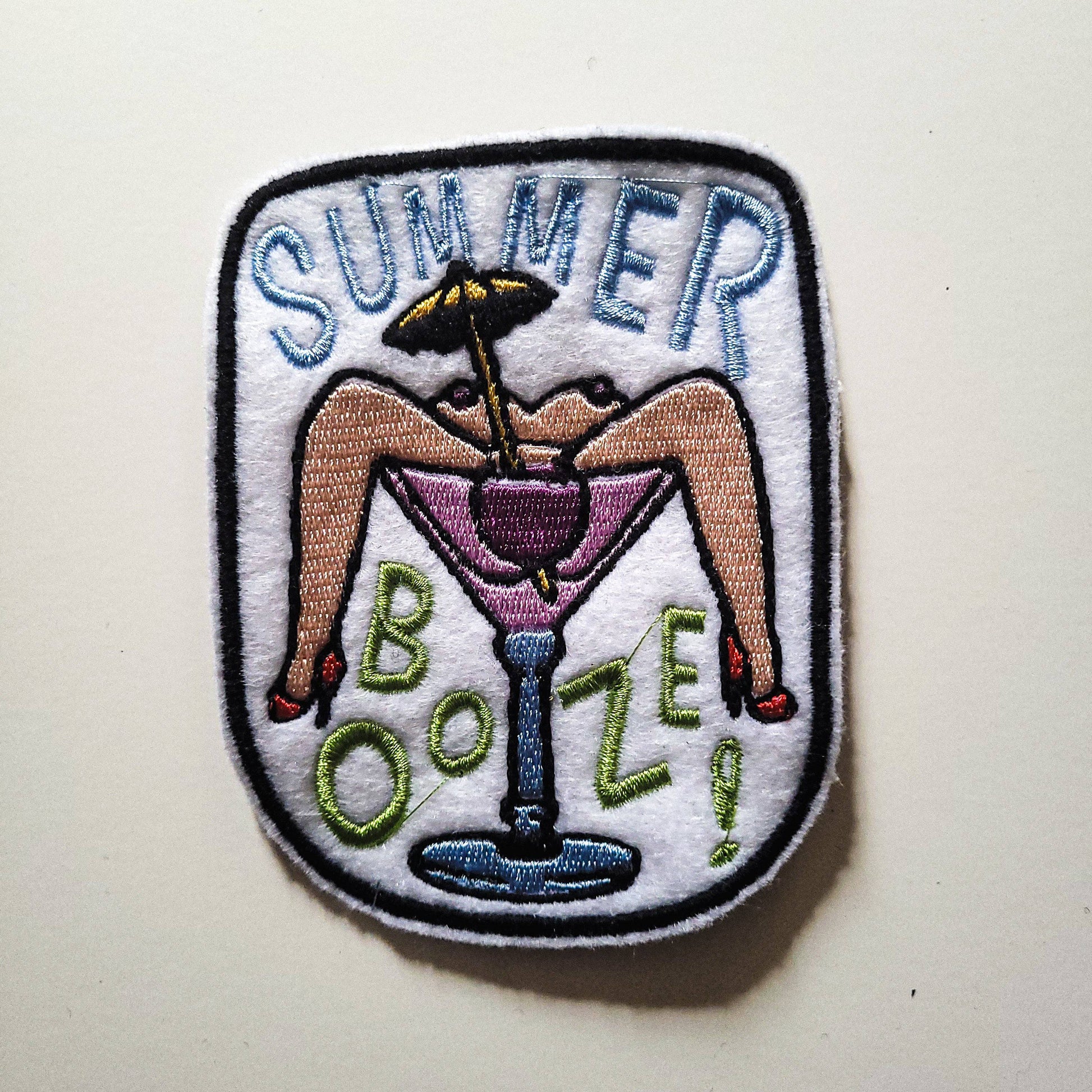 California counter-culture biker chopper Harley-Davidson, Indian, Triumph, surfer skater punk rocker hippie Patch brodé "Summer booze"