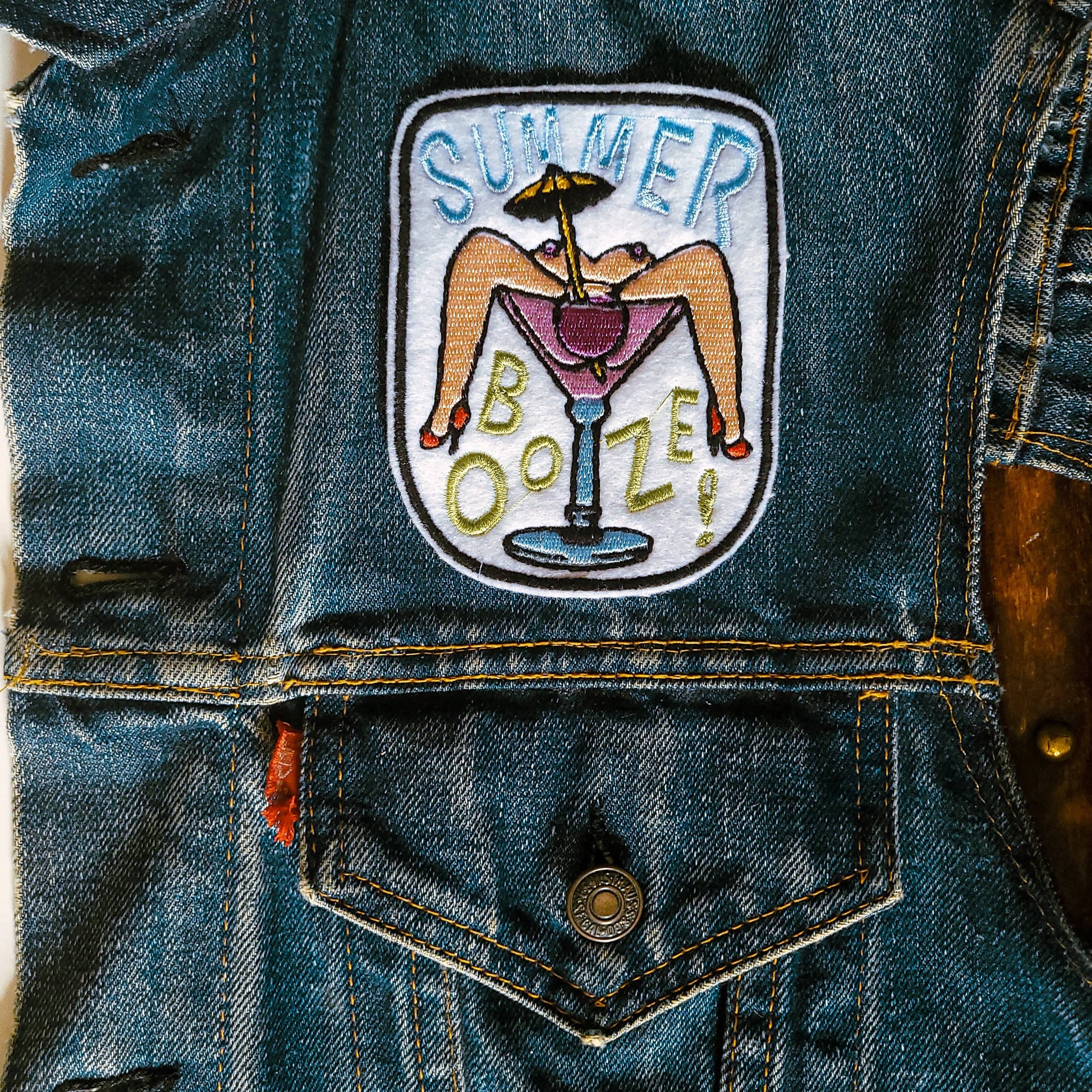 California counter-culture biker chopper Harley-Davidson, Indian, Triumph, surfer skater punk rocker hippie Patch brodé "Summer booze"