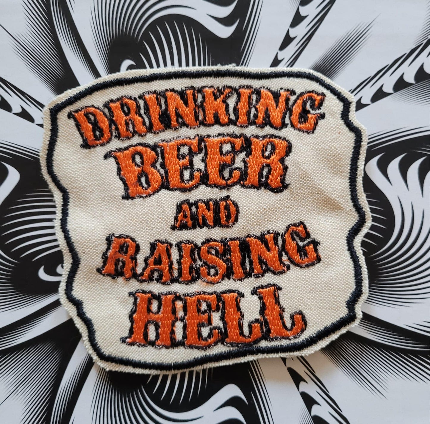 Drinking beer and raising hell - L'Insoumis Clothing