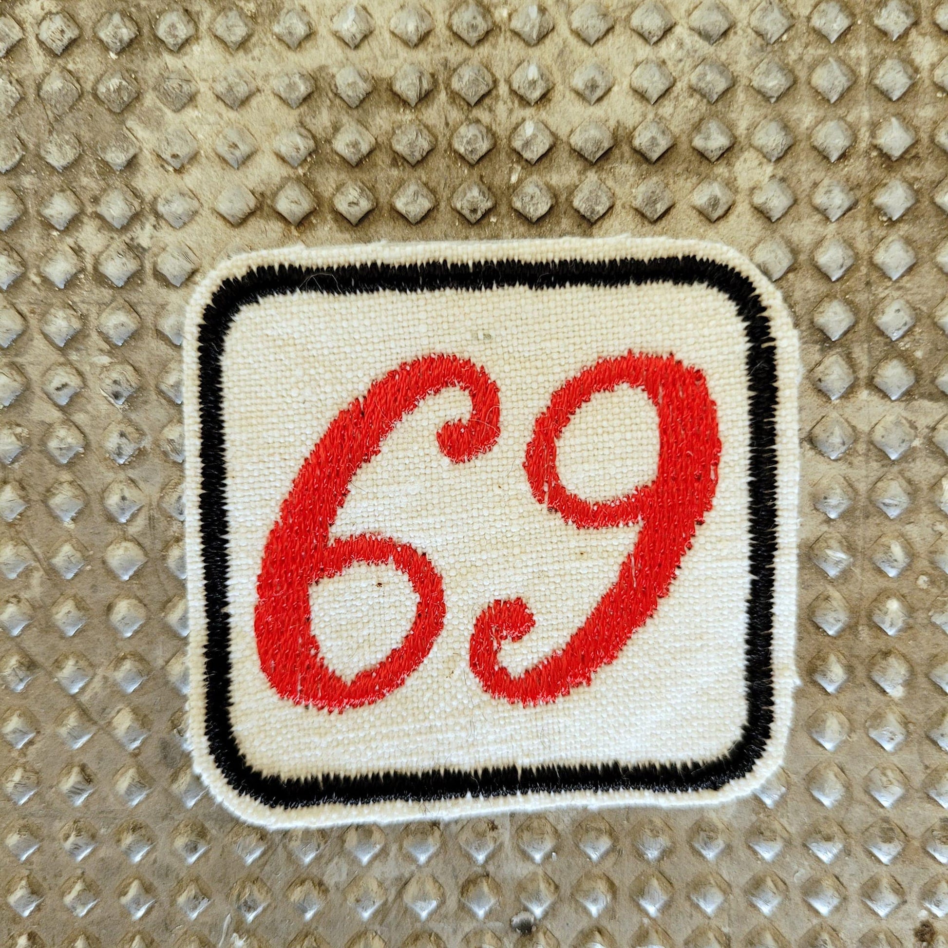 "69" perfect on cut - L'Insoumis Clothing