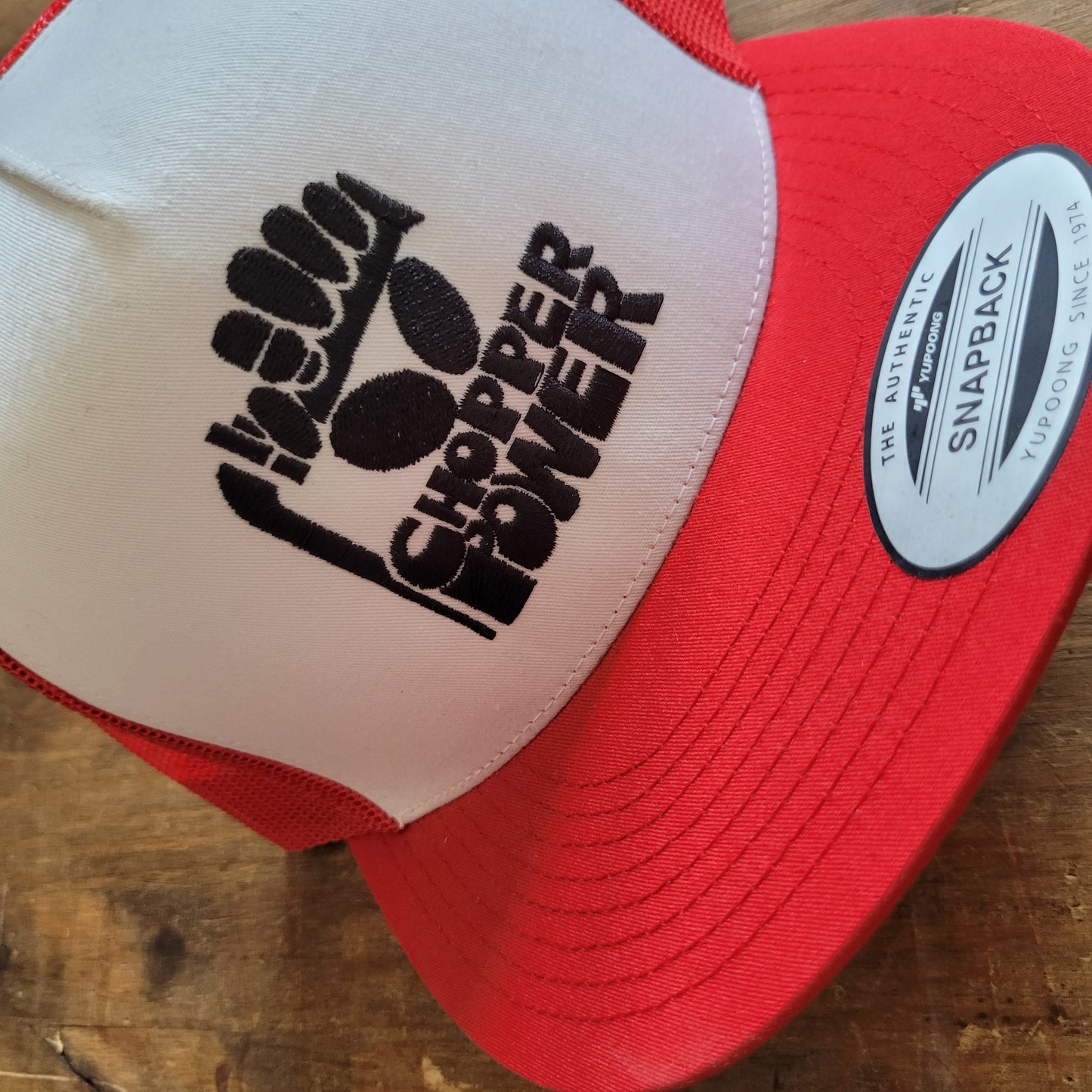 Trucker Cap  Brodé "CHOPPER POWER" Version Fond Blanc / Rouge - PUNK & COTON