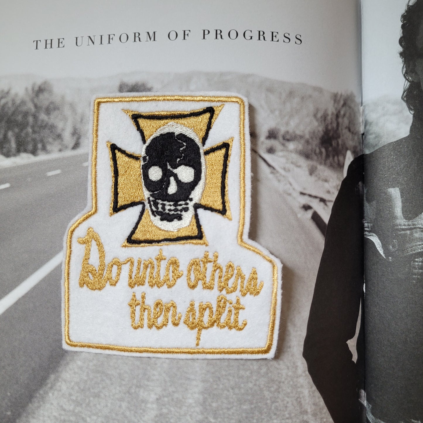 Patch Brodé Do Unto Others Then Split white - PUNK & COTON