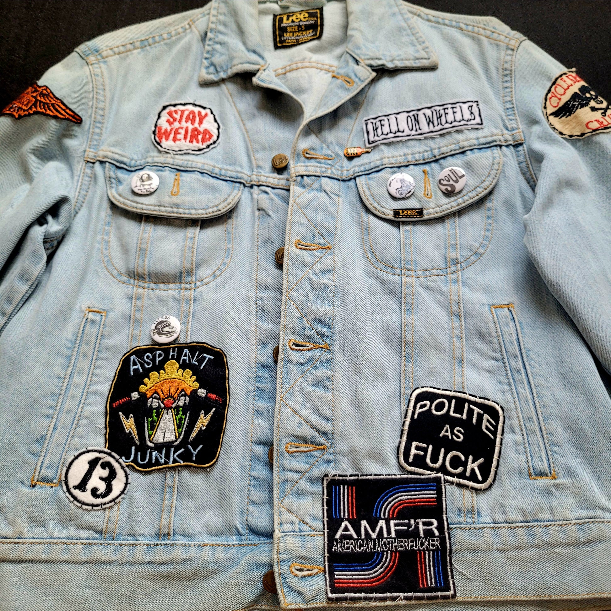 Handpainted Lee "Blacklight Chopper Motorcycle " in memory by Barry Lynn Hanson 1972 signed by the Shop Punk and Coton & Sophie - PUNK & COTON