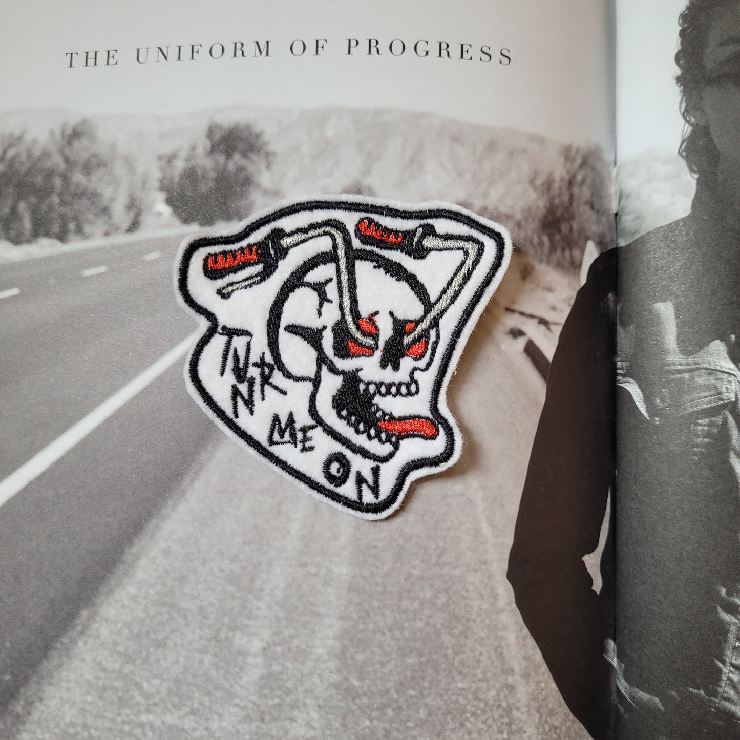 Patch brodé "Turn me on" version black word - PUNK & COTON