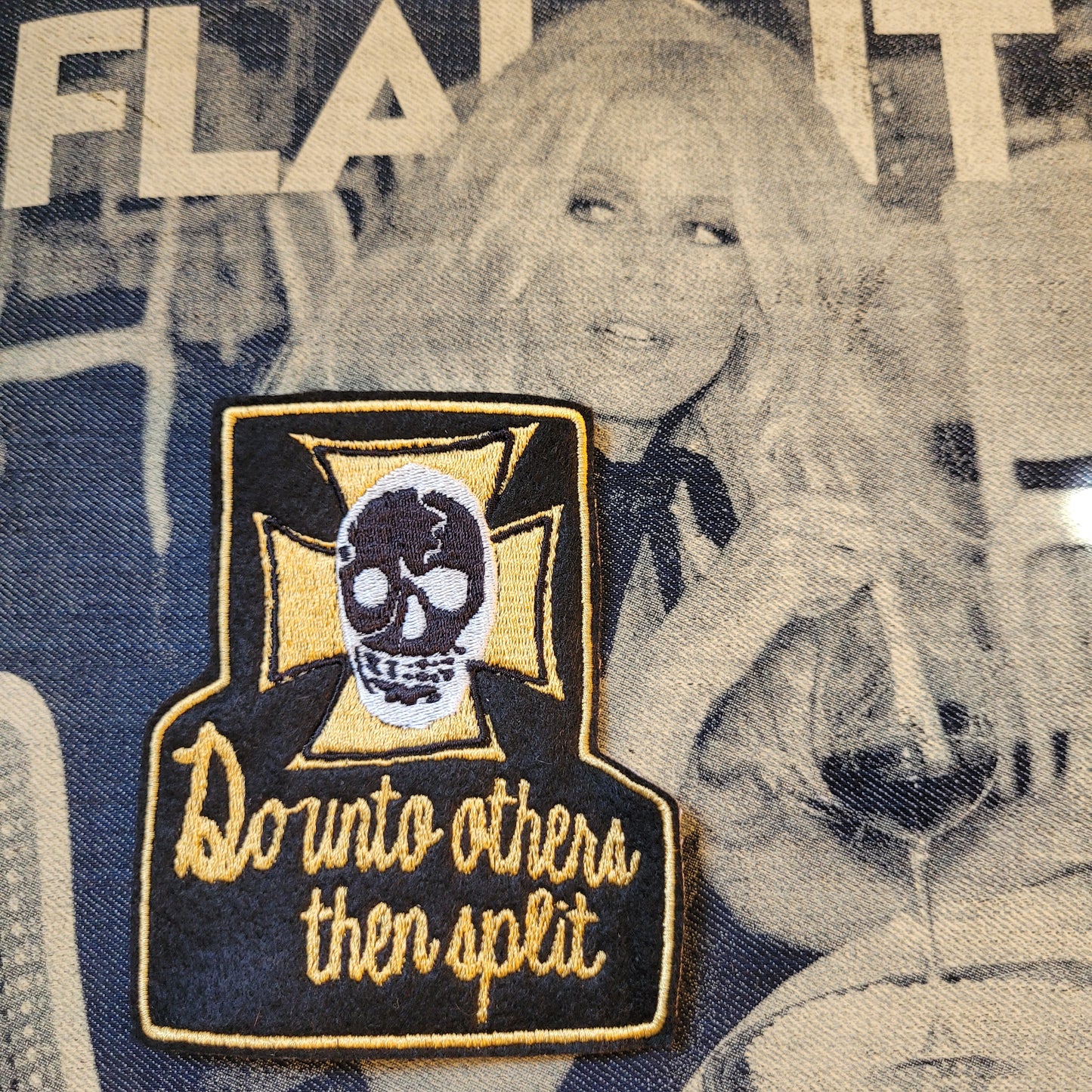 Patch Brodé Do Unto Others Then Split Version Black - PUNK & COTON