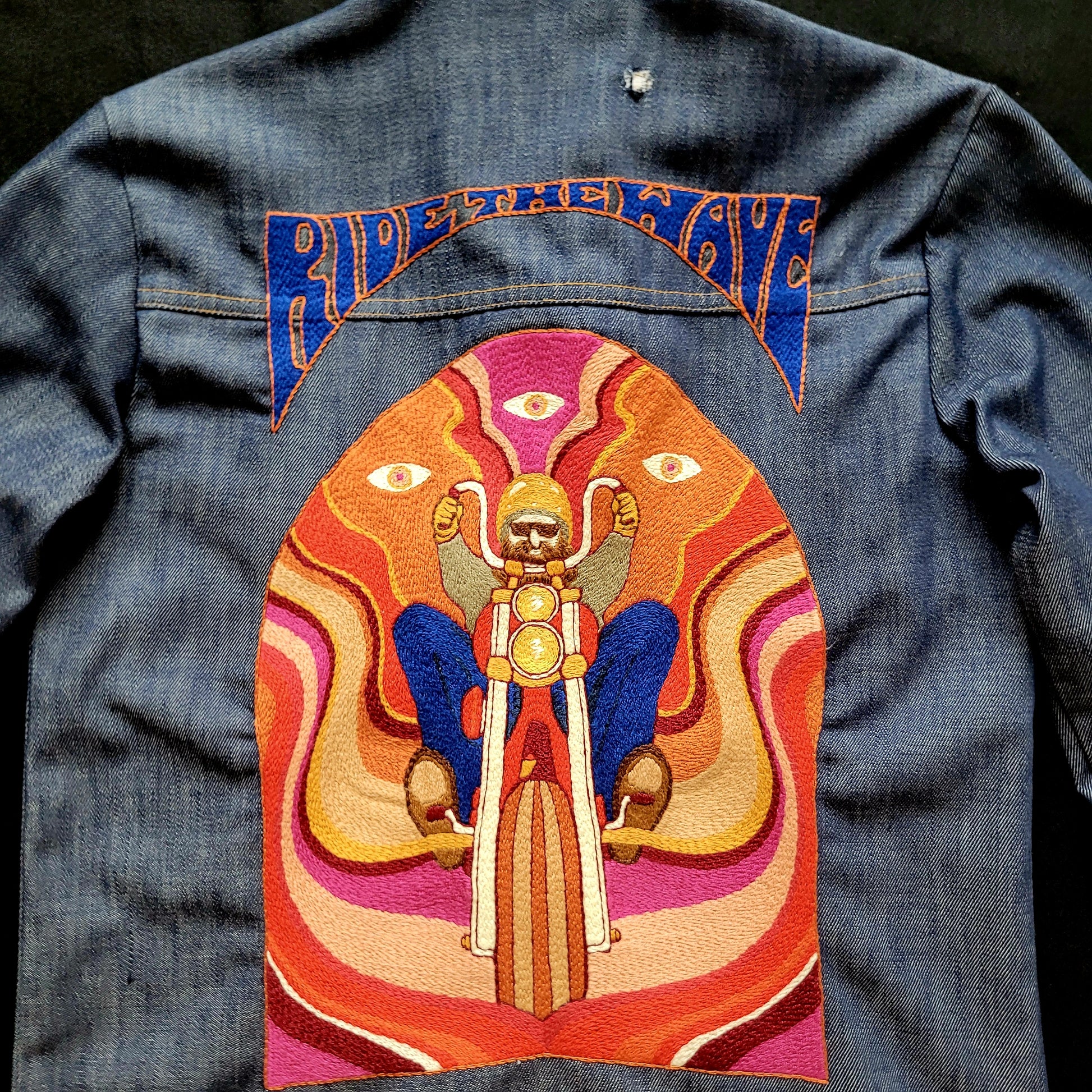 Veste sur-chemise années 70 brodée à la main  "Ride th Wave"  par Sophie Punk and Coton/ Handembroidery Jacket - PUNK & COTON