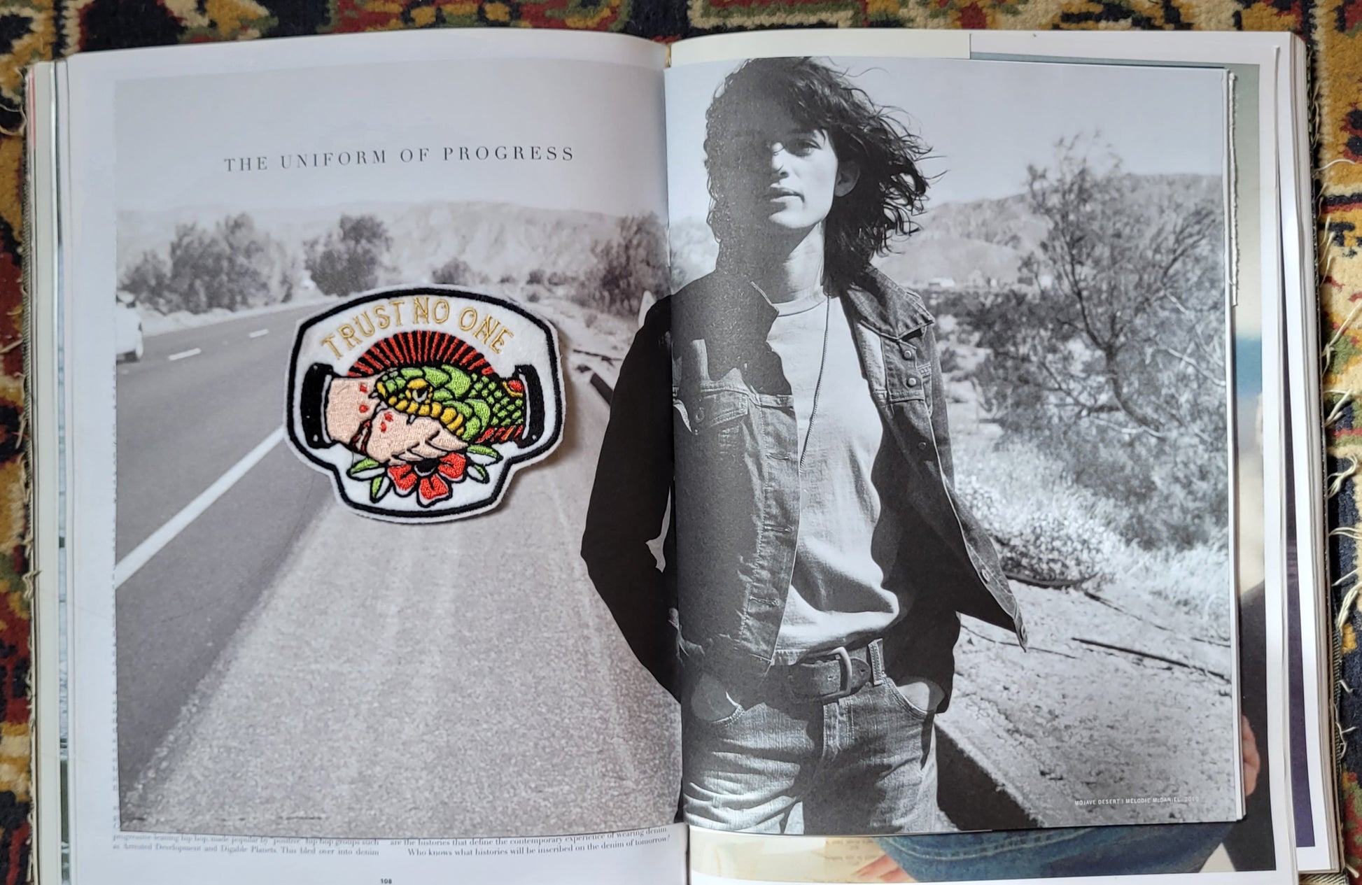 Patch brodé "Trust no one" - PUNK & COTON