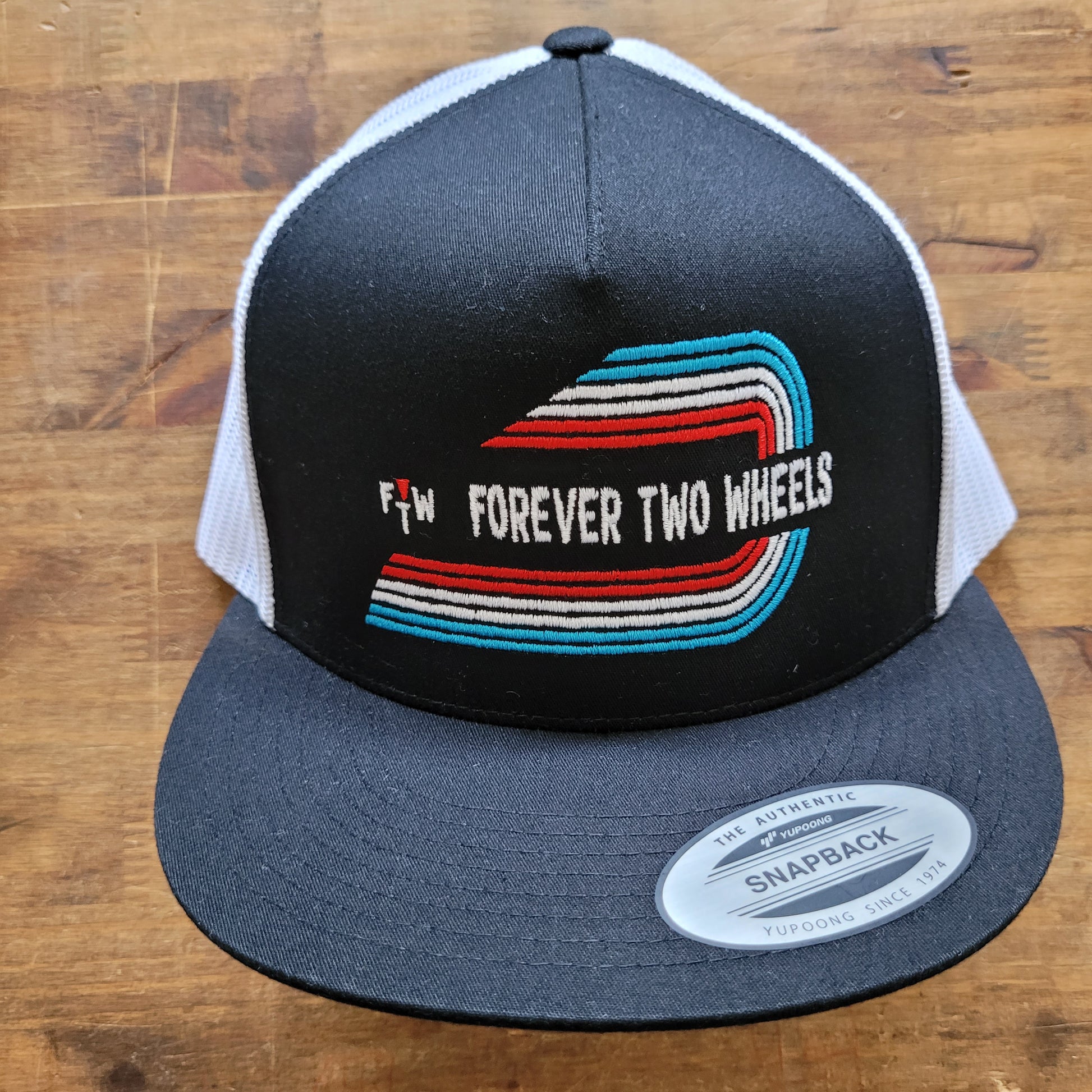 Trucker Cap  Brodé "FOREVER TWO WHEELS" Version Fond Noir / Blanc - PUNK & COTON
