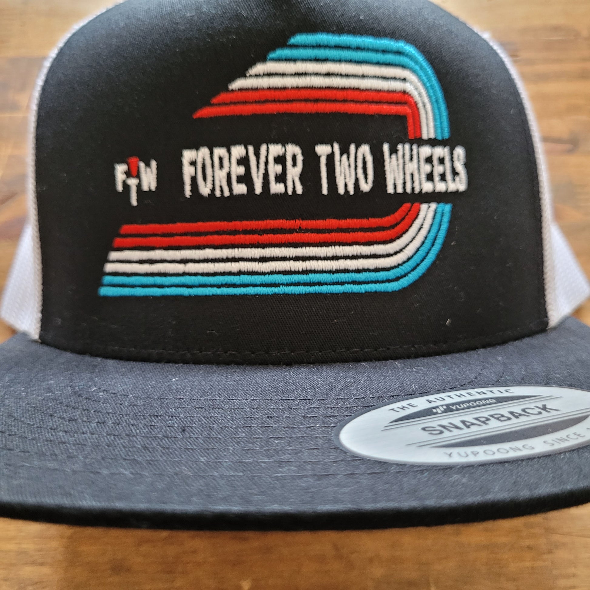 Trucker Cap  Brodé "FOREVER TWO WHEELS" Version Fond Noir / Blanc - PUNK & COTON