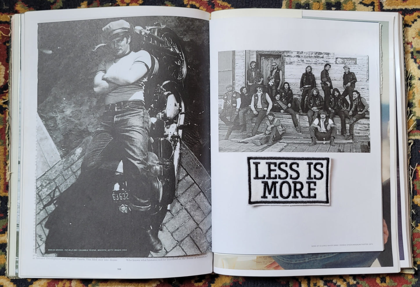 Patch Brodé Less is More ( version Fond Blanc) - PUNK & COTON