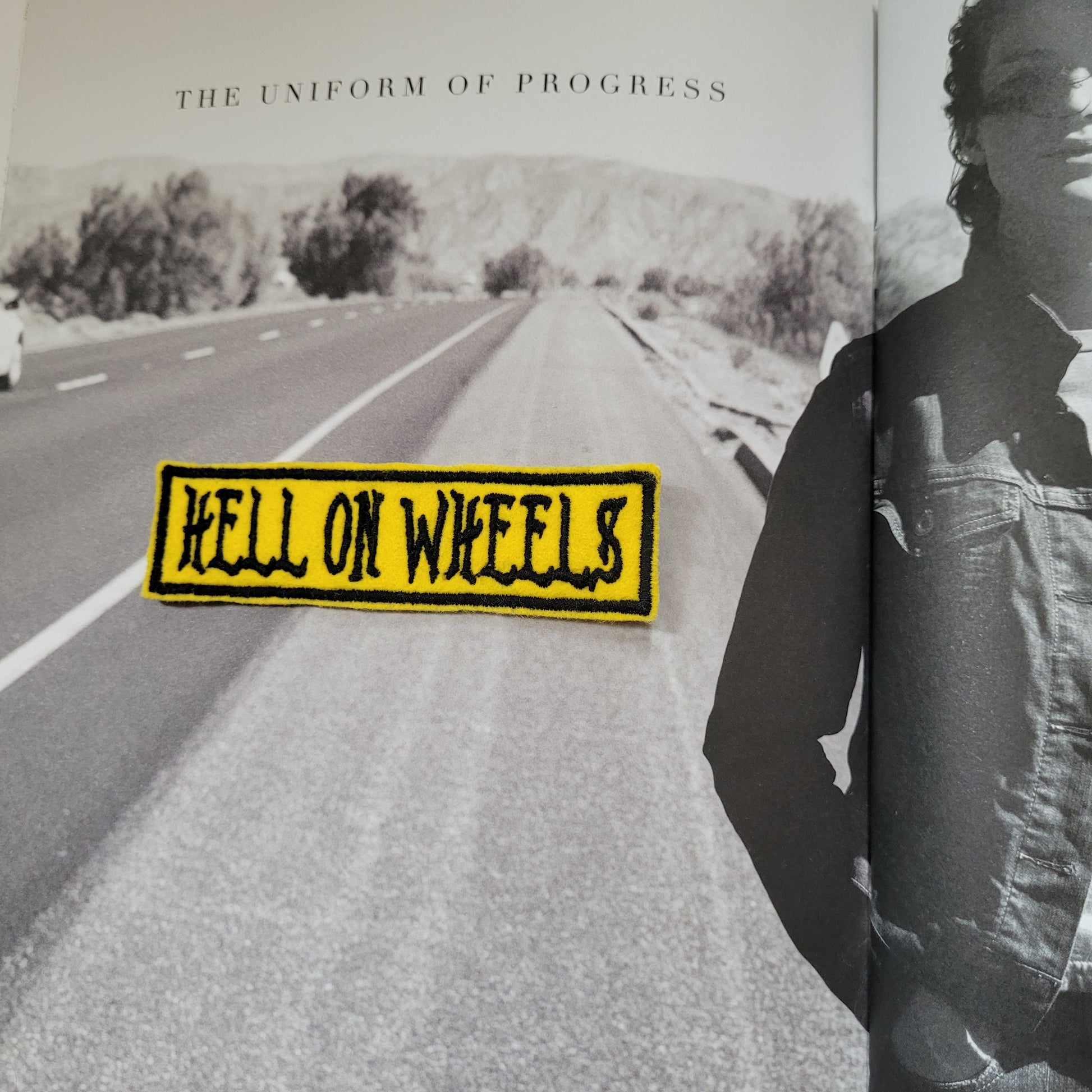 Patch Brodé Hell On Wheels (Version GOTHIQUE  Noir & Jaune) - PUNK & COTON