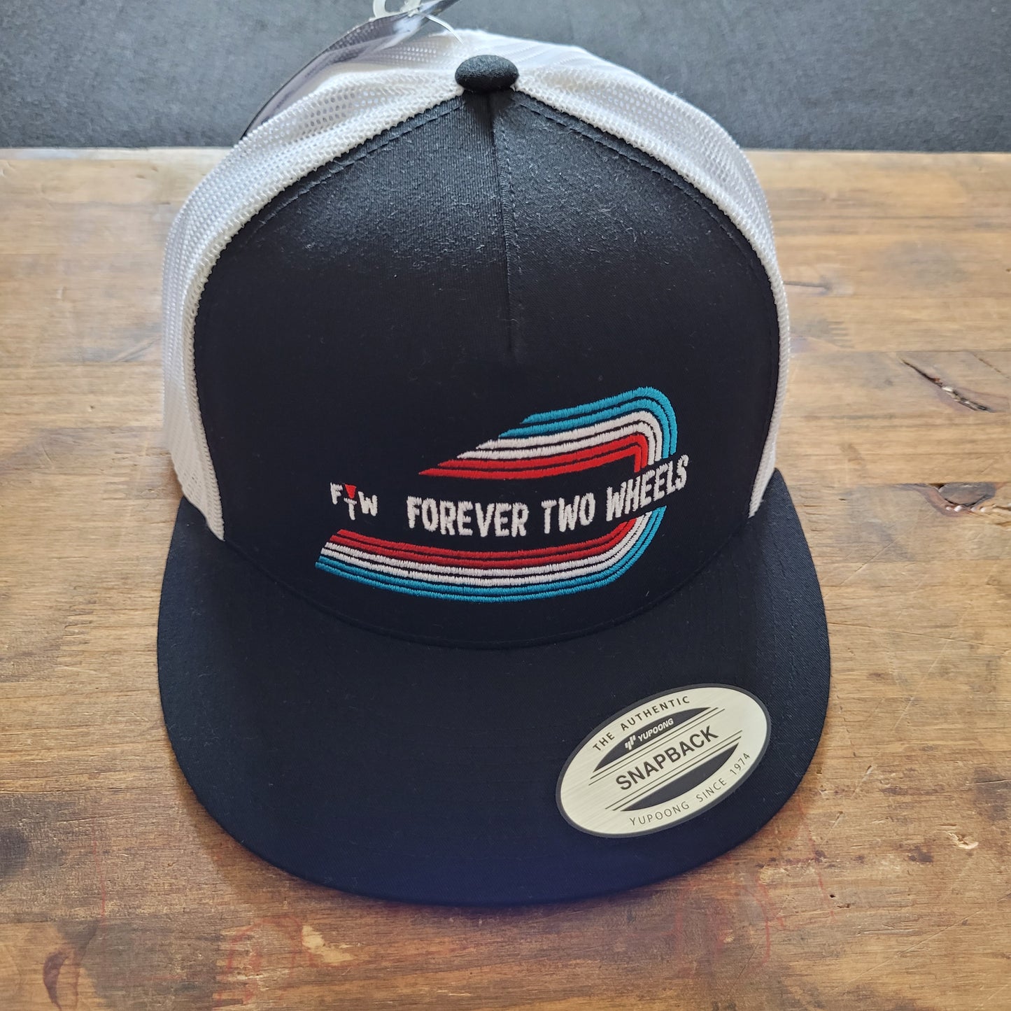 Trucker Cap  Brodé "FOREVER TWO WHEELS" Version Fond Noir / Blanc - PUNK & COTON