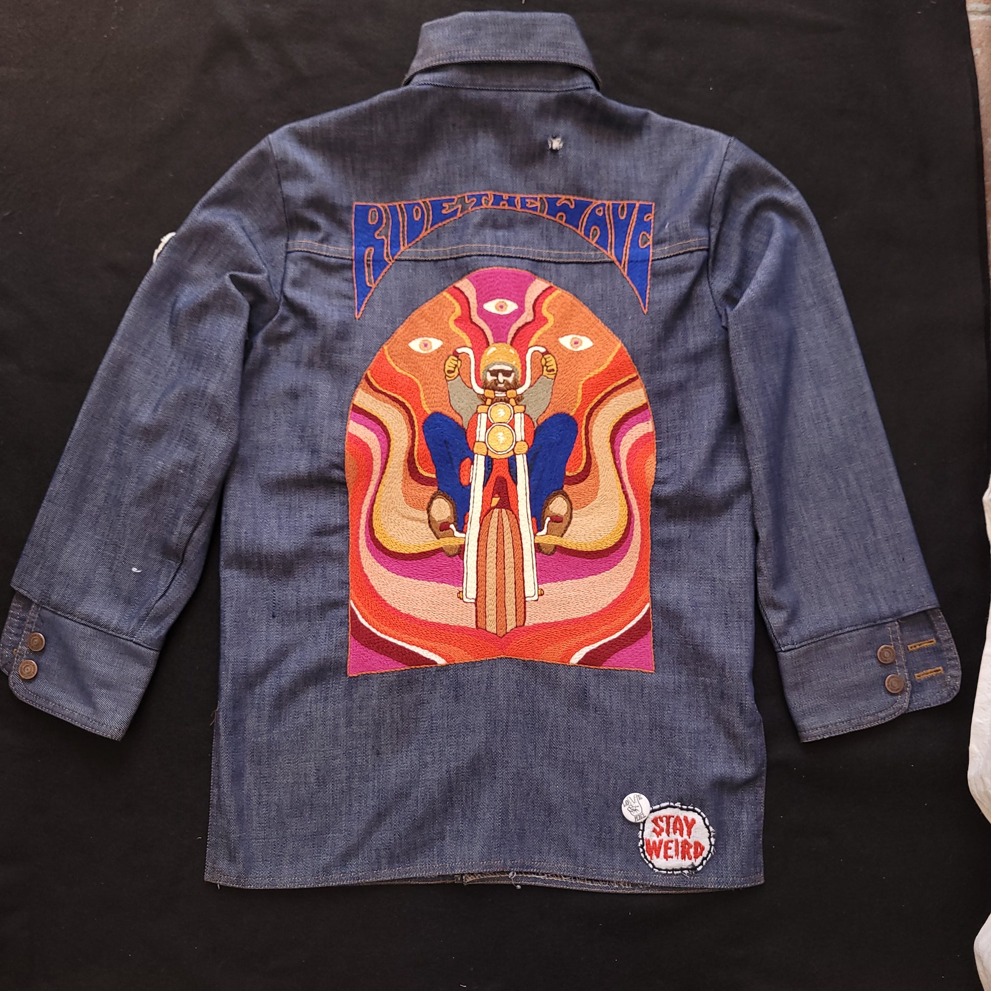 Veste sur-chemise années 70 brodée à la main  "Ride th Wave"  par Sophie Punk and Coton/ Handembroidery Jacket - PUNK & COTON