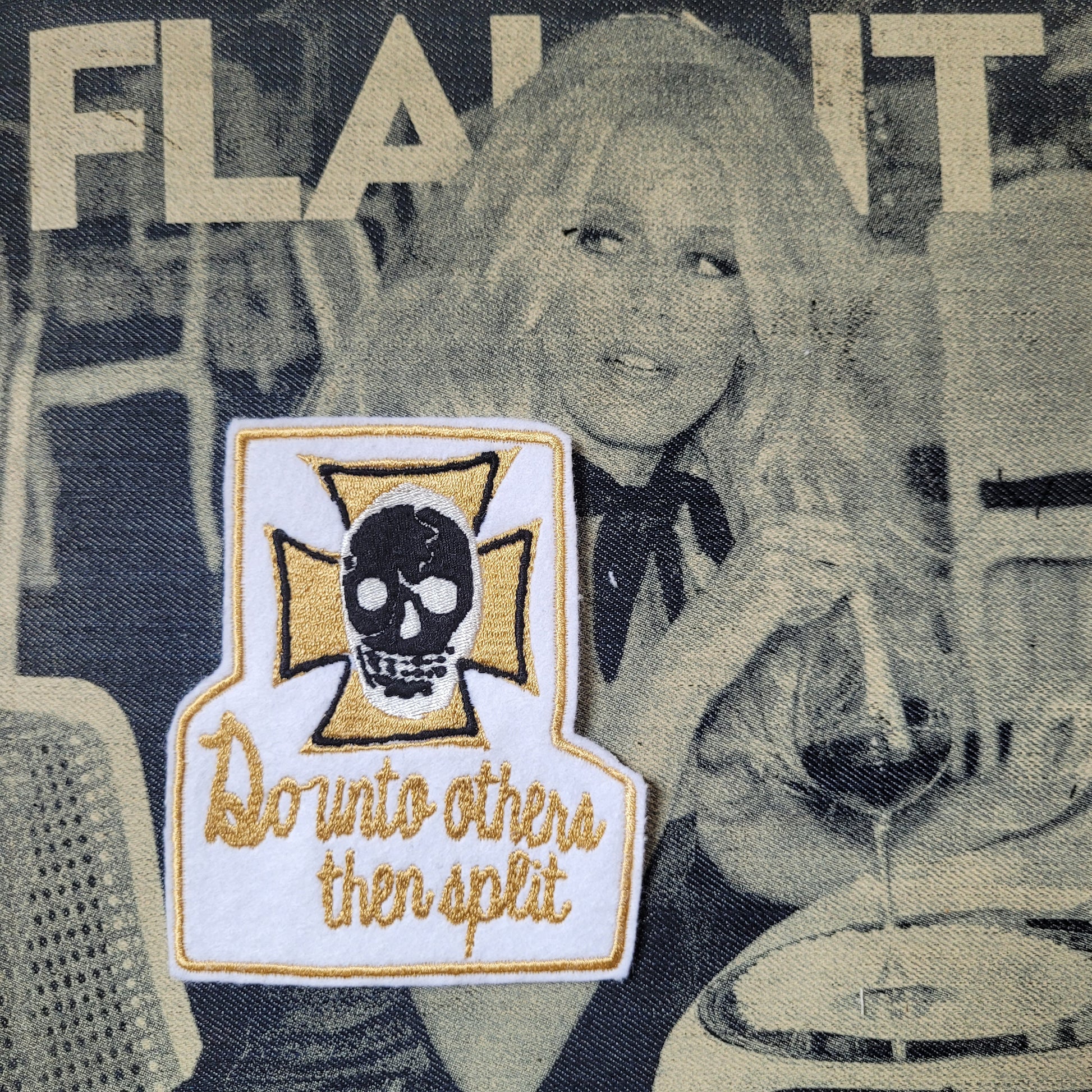 Patch Brodé Do Unto Others Then Split white - PUNK & COTON