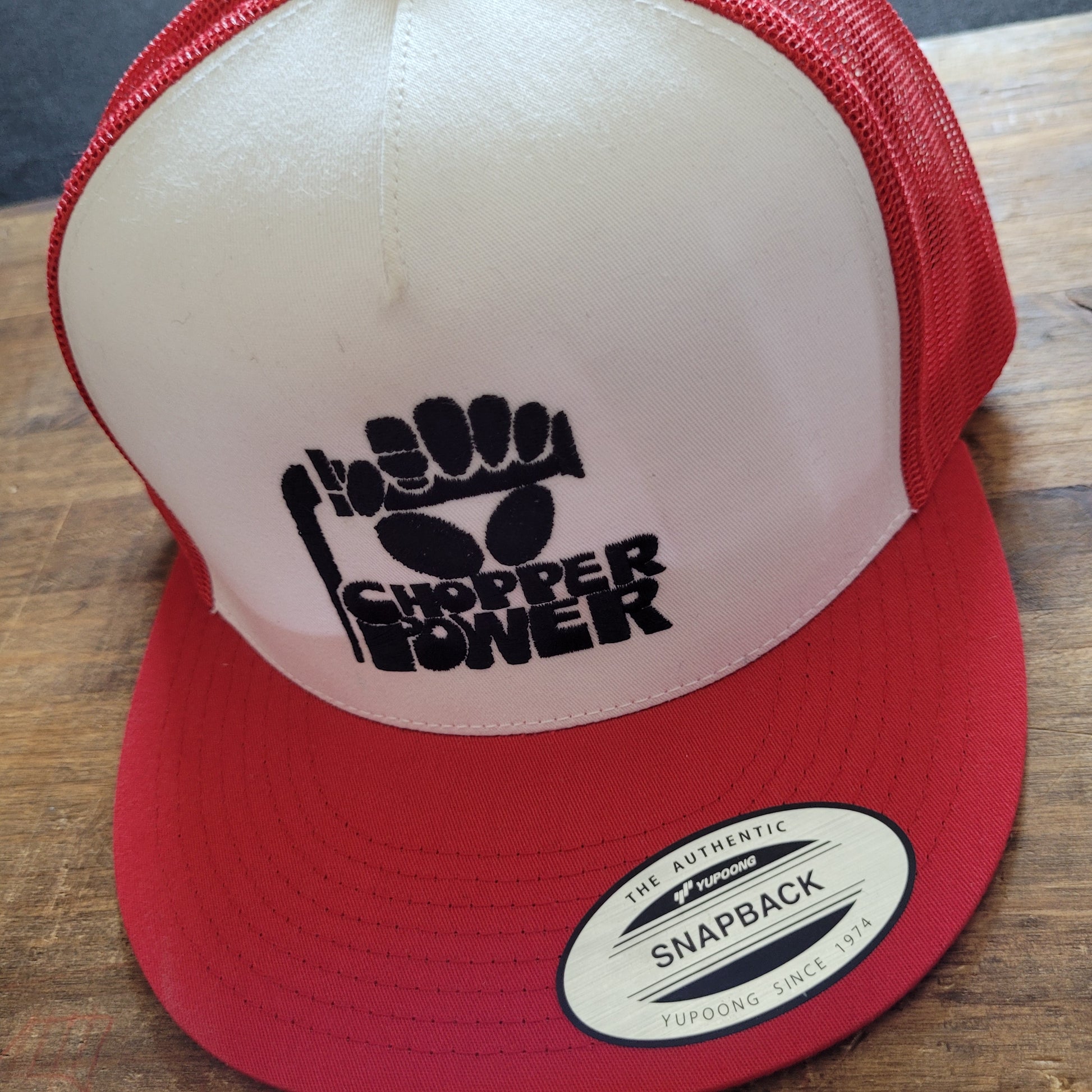 Trucker Cap  Brodé "CHOPPER POWER" Version Fond Blanc / Rouge - PUNK & COTON