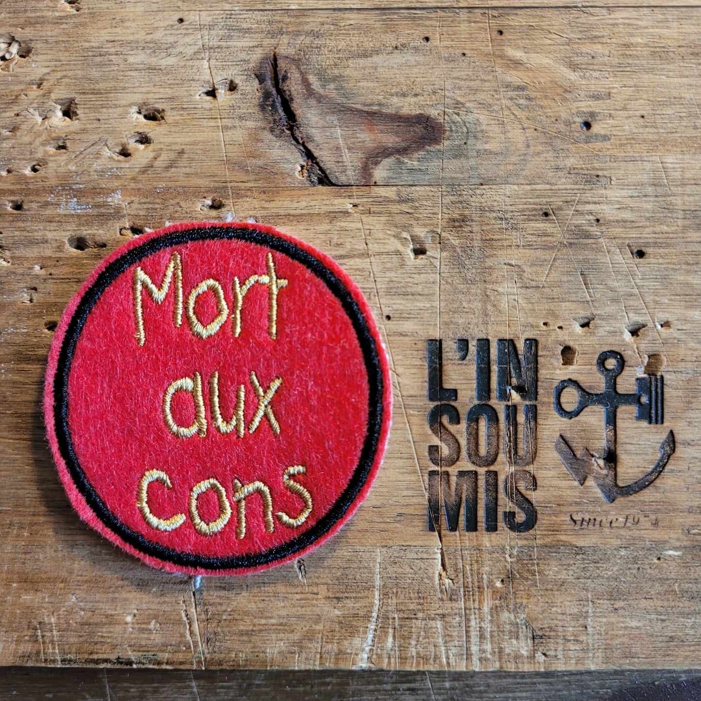 Morts aux Cons (Rond Fond Rouge) - L'Insoumis Clothing