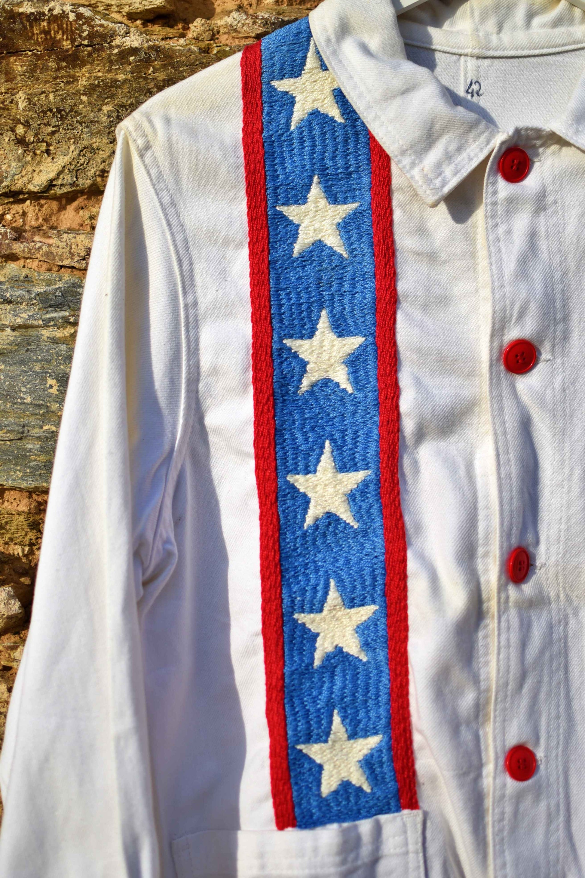 Jacket white workwear from the 50's Evel Knievel  hand embroidered chainstitch/veste ouvrière brodée main point de chaînette - L'Insoumis Clothing