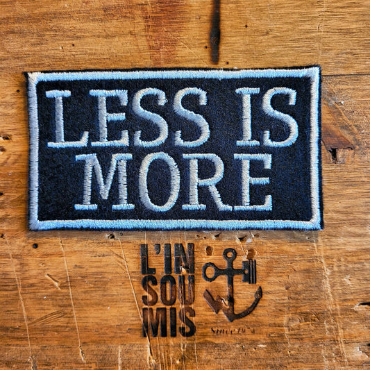 Less is More ( version Fond Noir) - L'Insoumis Clothing